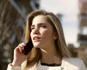 femme, téléphone, callbot