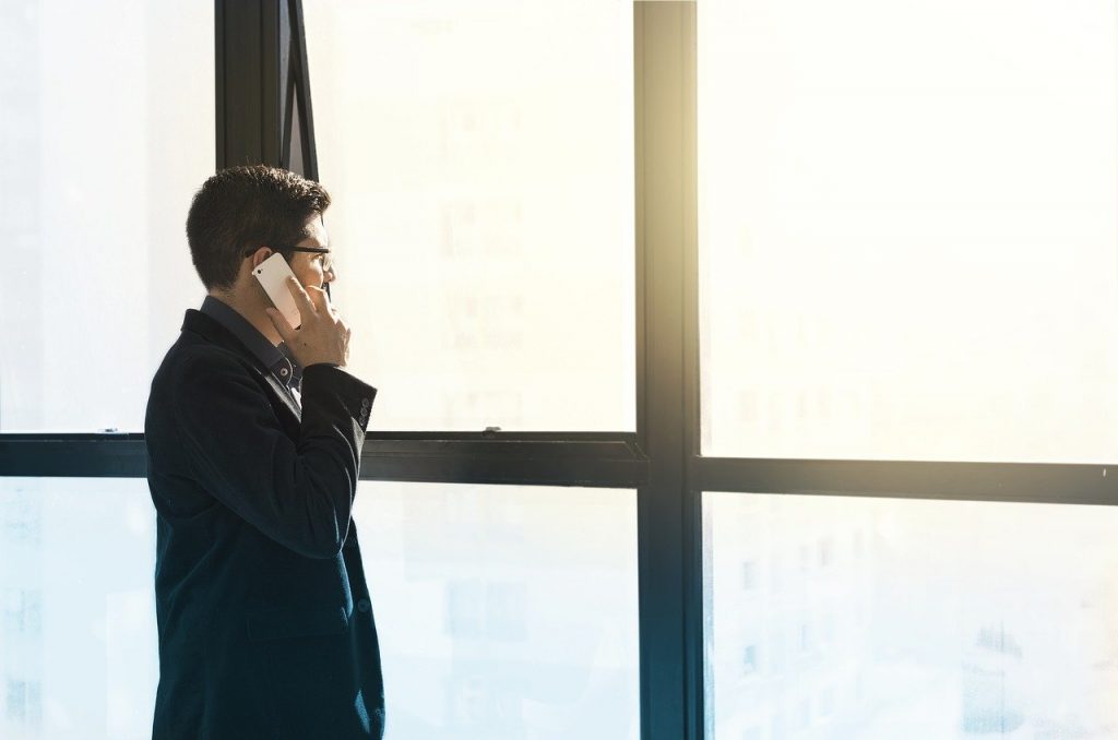 Homme au téléphone